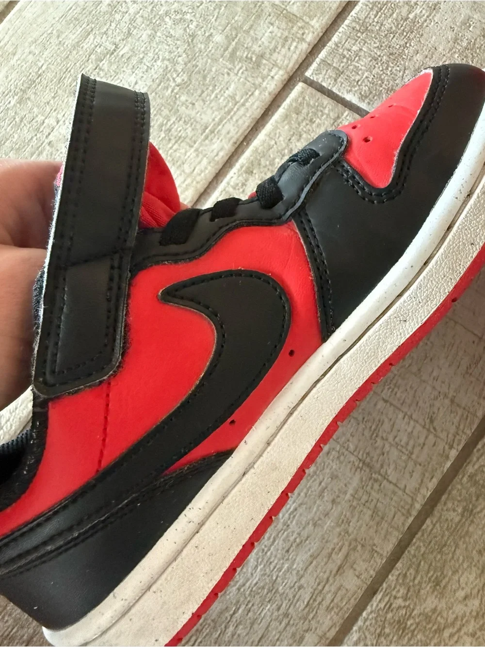 Nike Kids Black and Red Low-Top Sneakers with Hook-and-Loop Strap